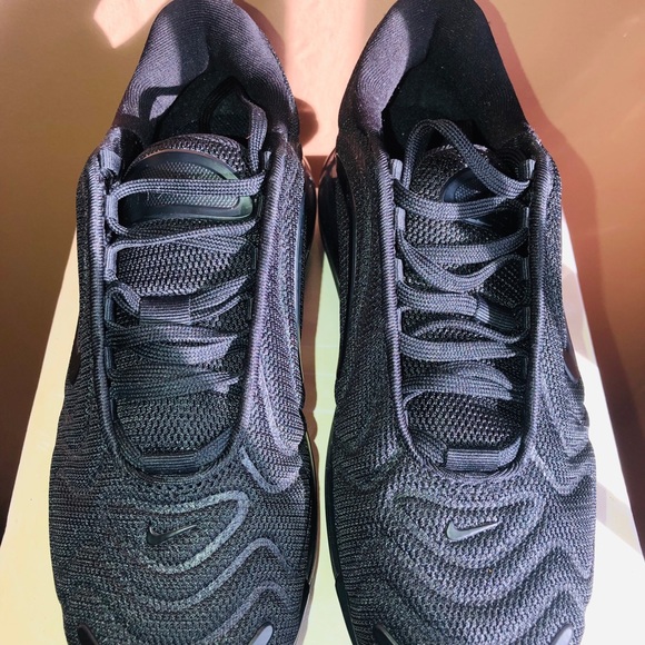 Nike Black Air Max 720 - Picture 3 of 4